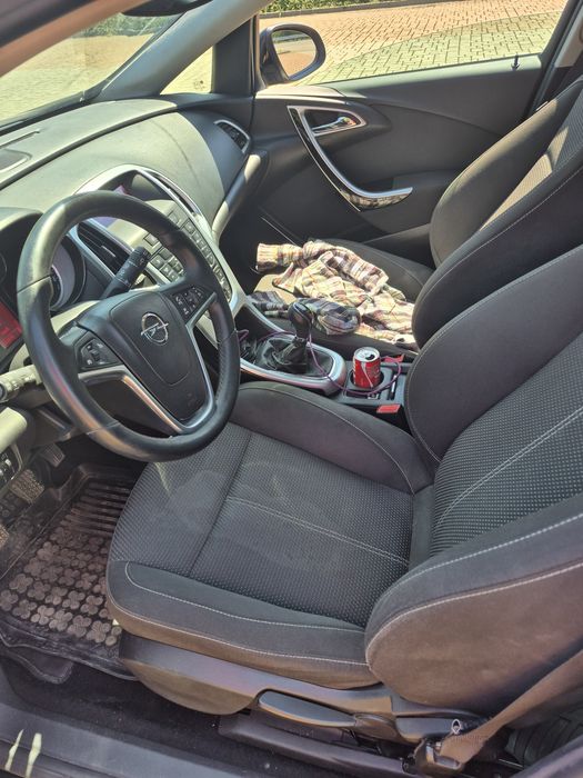 Sprzedam auto opel astra j