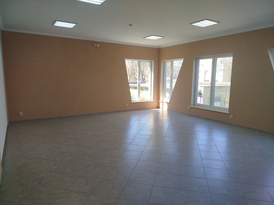 Оренда комерційних приміщень в м.Нововолинськ від 50 до300 м.кв.