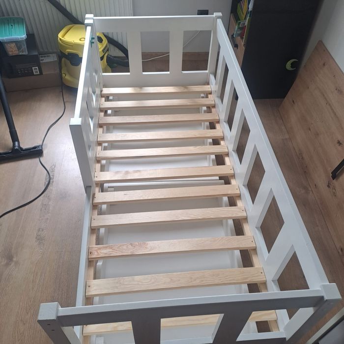 Łóżeczko 70x160 stan bardzo dobry