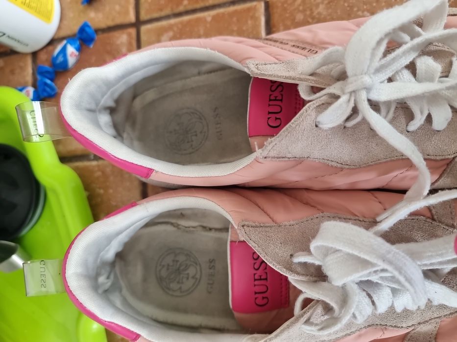 Sneakersy guess r.40 stan dobry do wyprania