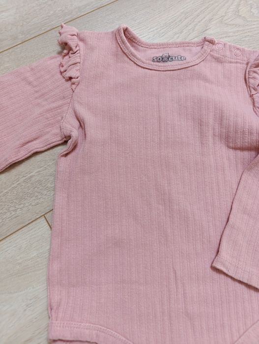 Różowe body z falbankami r.92