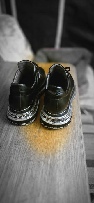 Чорні шкіряні туфлі
