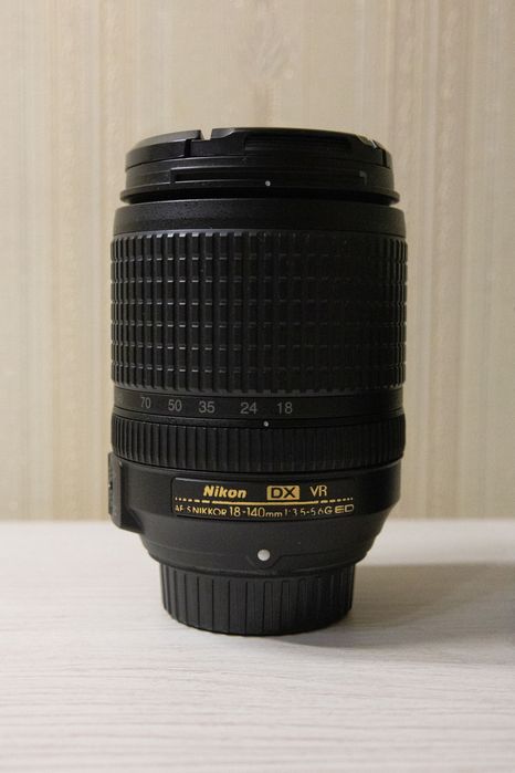 Продам Nikon D7200 з об'єктивом 18-140 +ПОДАРУНОК