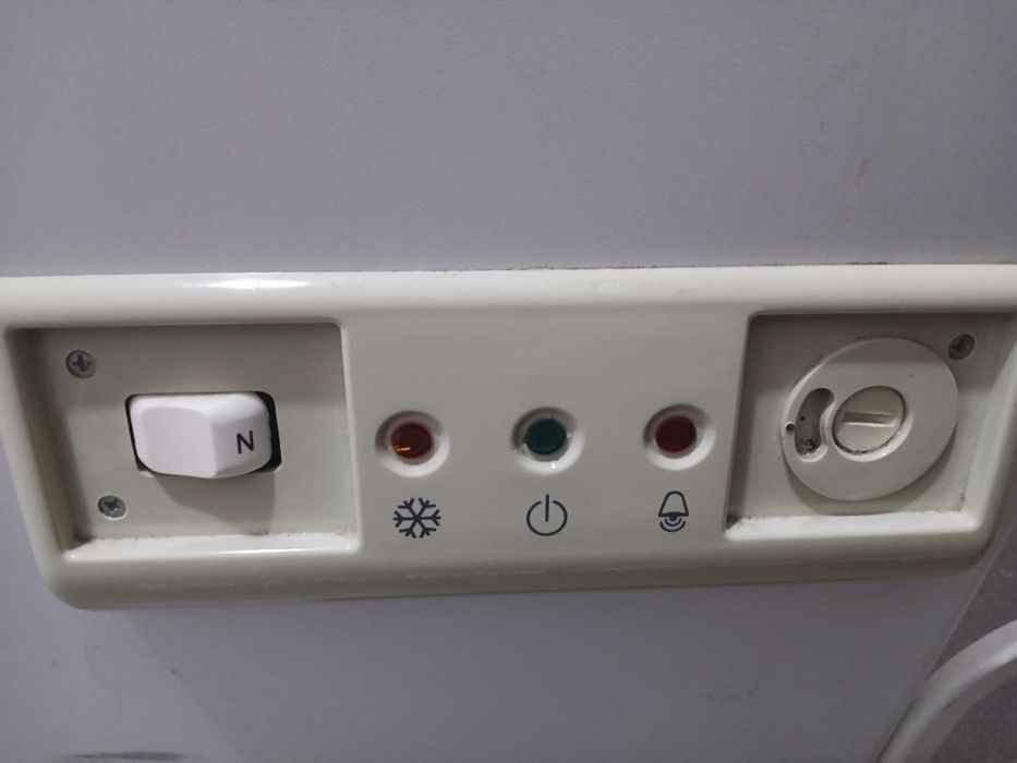 Arca Hotpoint Ariston Modelo ECHAA 375)