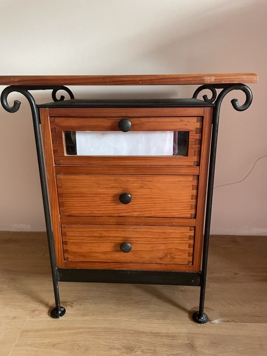 Conjunto de quarto madeira (cómoda, mesa de cabeceira e secretária)