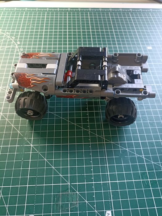 Набір LEGO 42090