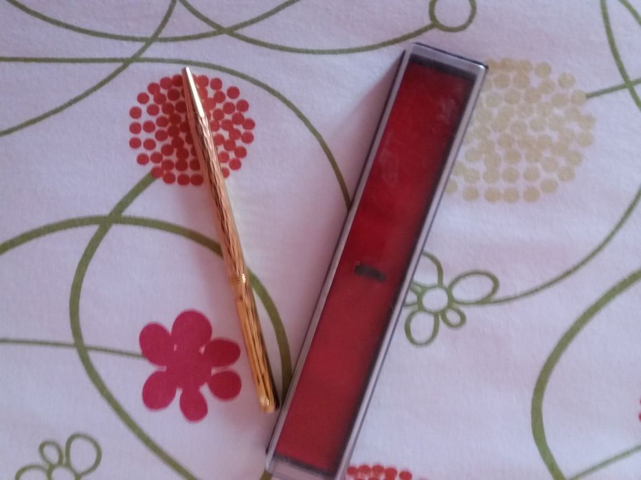 Canetas antigas com caixa