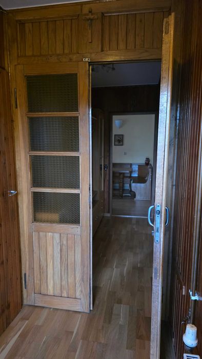Drewniane drzwi dwuskrzydłowe z ozdobnym szkłem ornamenty vintage – 2 pary