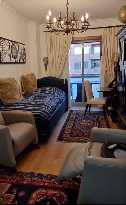 Cama Elétrica Articulada Francesa (Pele Azul) + Colchão Ortopédico – Luxo e Conforto (Custo Orig. 4000€)