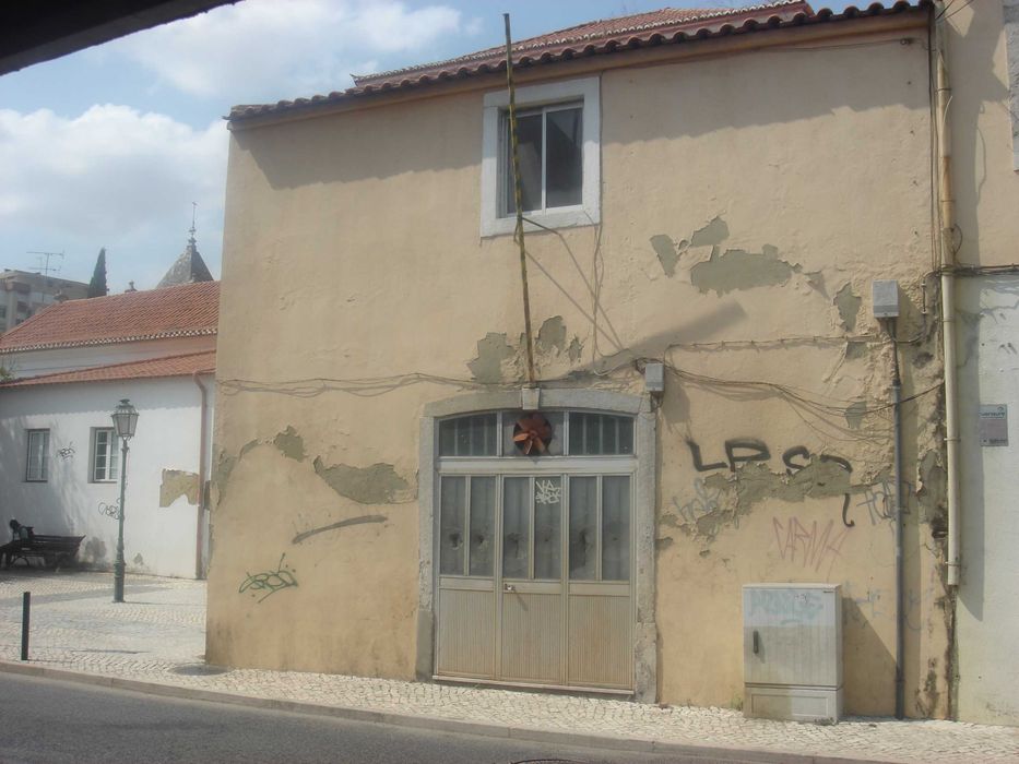 Junto à Igreja Matriz ; Póvoa Santo Adrião