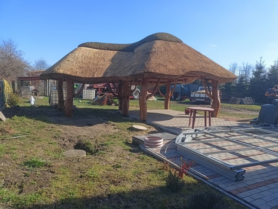 Dachy z trzciny, altana, huśtawka, drewutnia, zadaszenia, studnia,