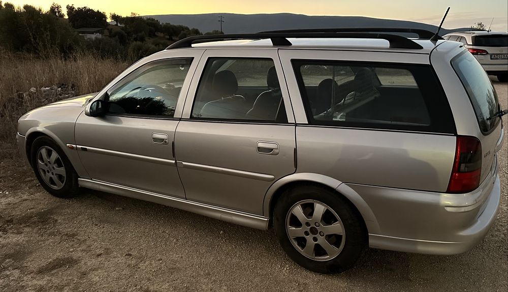Opel Vectra Caravan 2.2DTI — photo 4