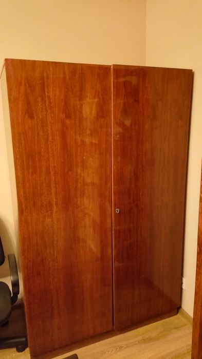 Шкаф двухстворчатый лакированный