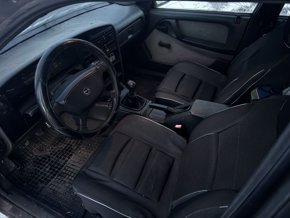 Продам машину Опель Омега А Ауди 80