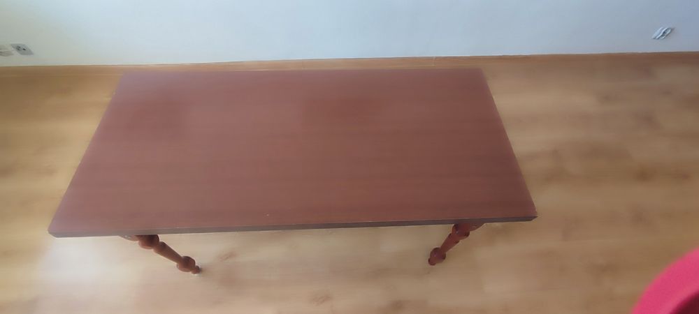 Sprzedam ławo-stół w kolorze wiśnia.