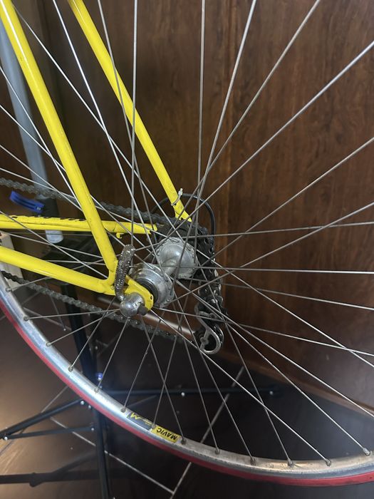 Bicicleta de estrada clássica em bom  estado