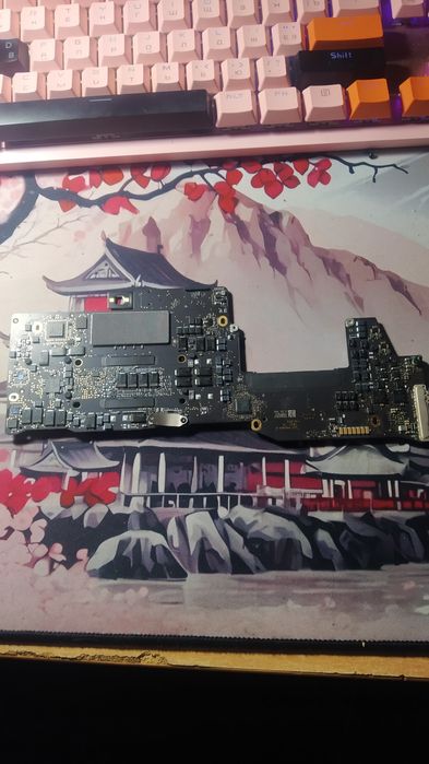 Продам материнську плату MacBook Pro 13 A1708 під ремонт