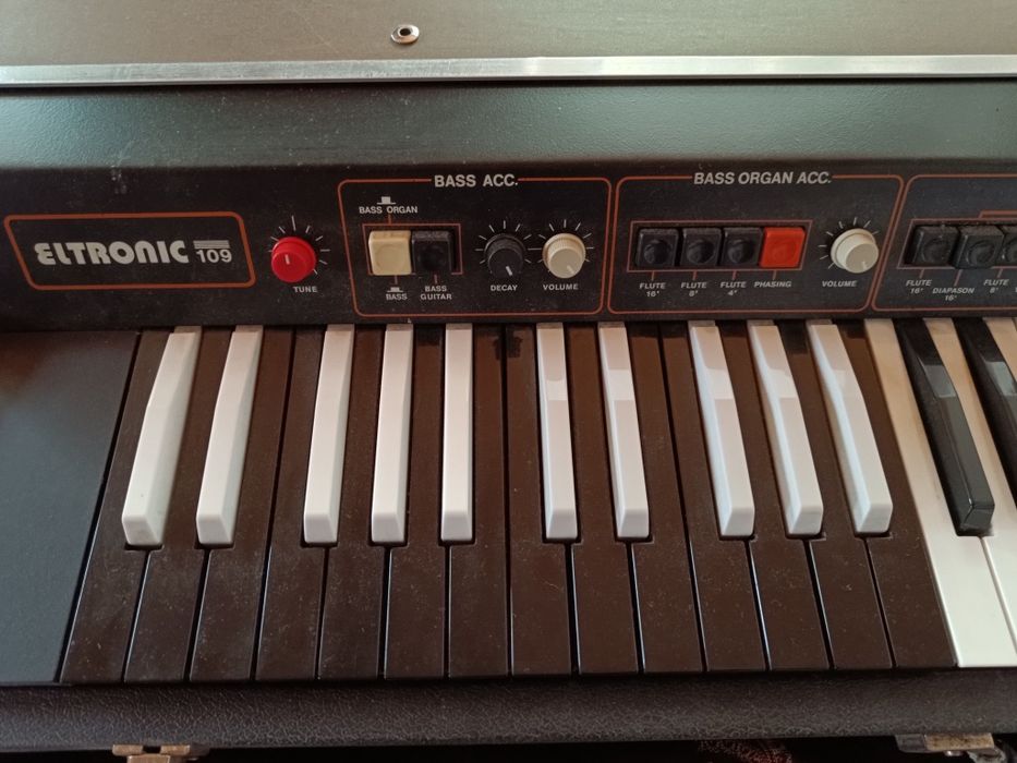 Organy/syntezator UNITRA Eltronic 109