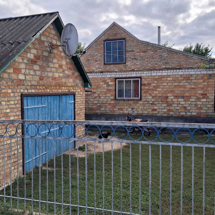 Розкіш Тиші: На Продаж Виставлено Заміський Будинок