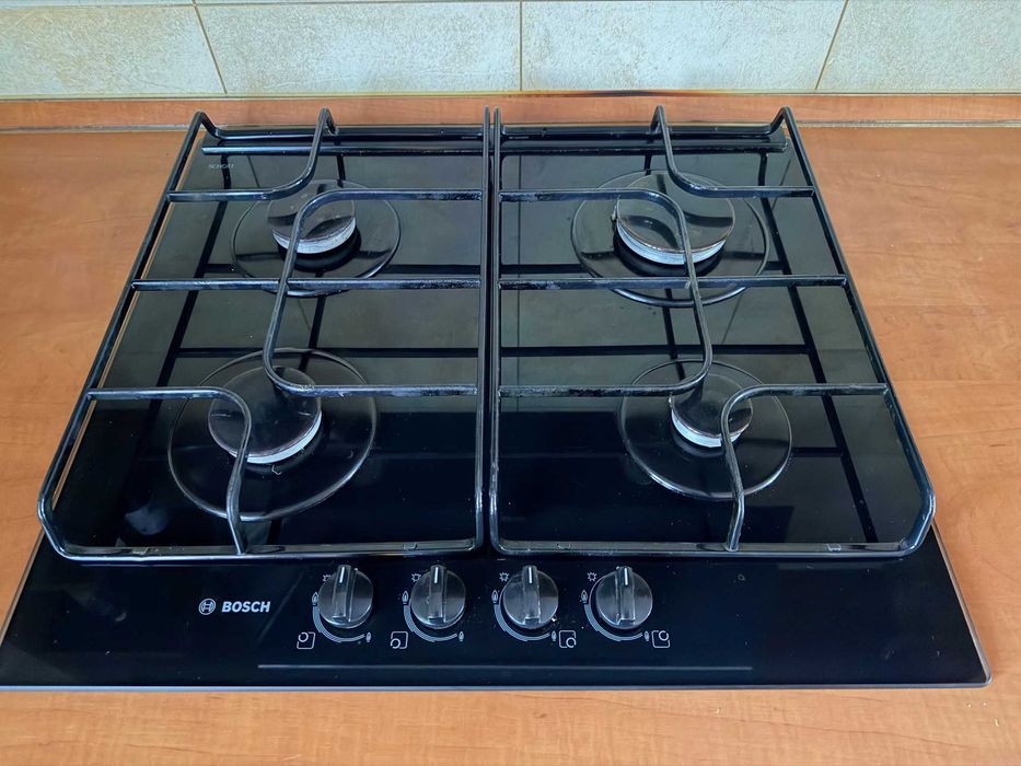 Meble Kuchenne + Sprzęt Bosch  STAN Bardzo Dobry DREWNIANE FRONTY