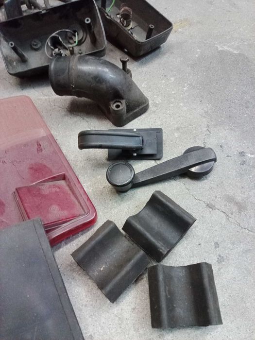 Części FIAT 126p MALUCH lampy tył, osłona półosi i inne