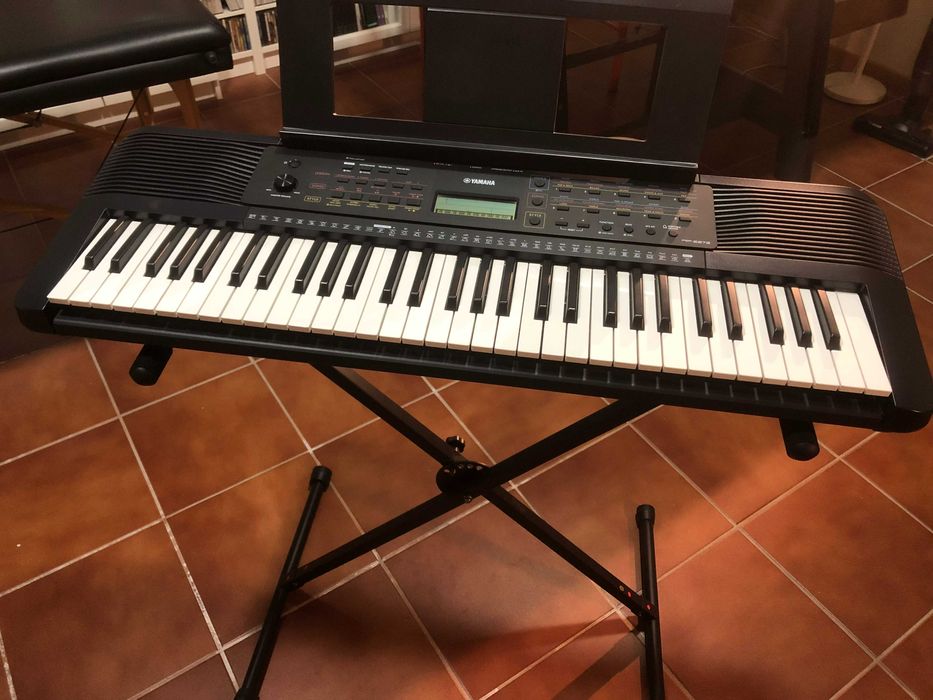 Teclado Portátil PSR-E273 YAMAHA