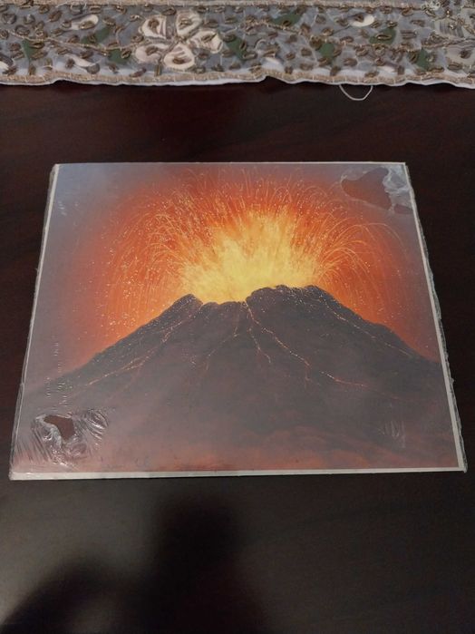 Puzzle 80 peças, Vulcão em erupção, como novo