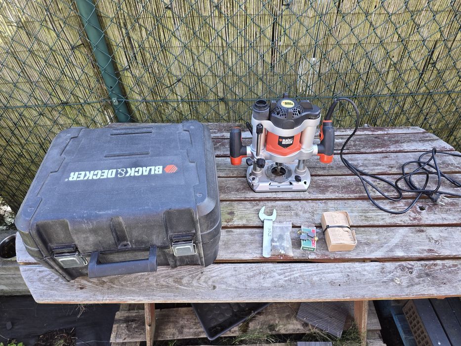 Frezarka Black&Decker KW1600E + skrzynia transportowa