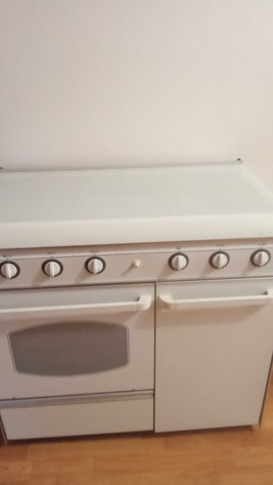 Fogão a gas com 5 bocas