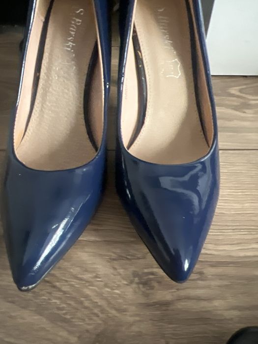 Piękne granatowe szpilki