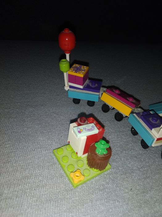 Klocki LEGO friends imprezowy pociąg