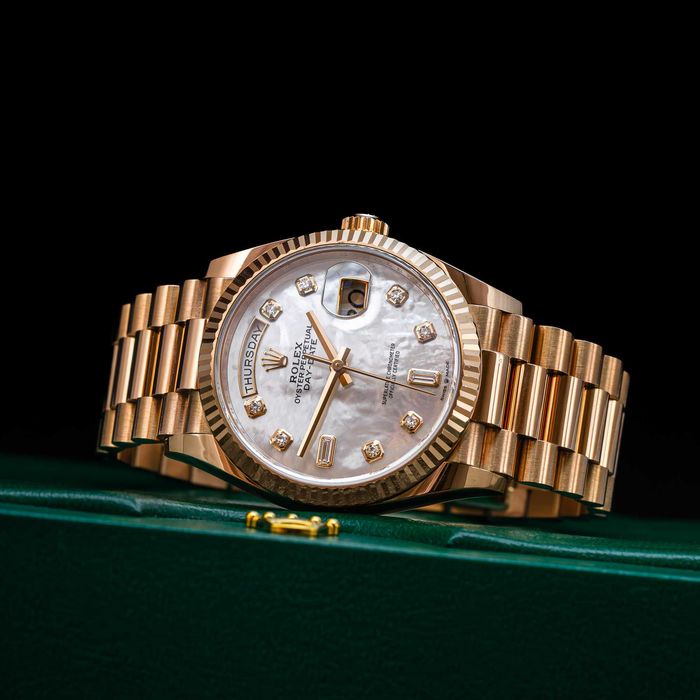 Zegarek Rolex Day Date 36 z diamentami Masa perłowa