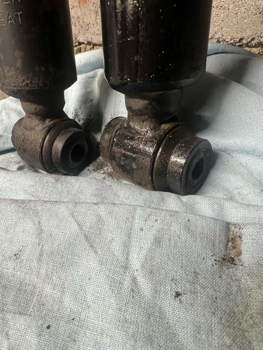 Mersedes benz E211 задні аммортизатори