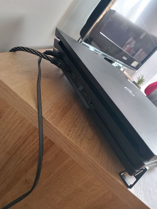 Konsola ps 4 pro