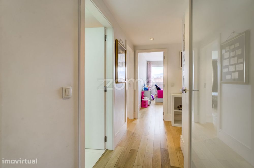 Apartamento T3 todo renovado c/garagem na Av. de Londres em Guimarães