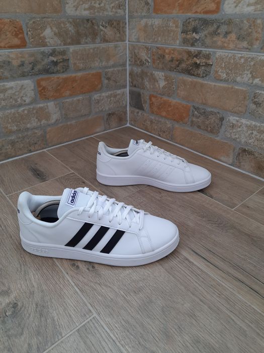 Кроссовки Adidas р 43,5 на 42 (28),р 44,5 на 43 (28,5) ц 1650 гр новые