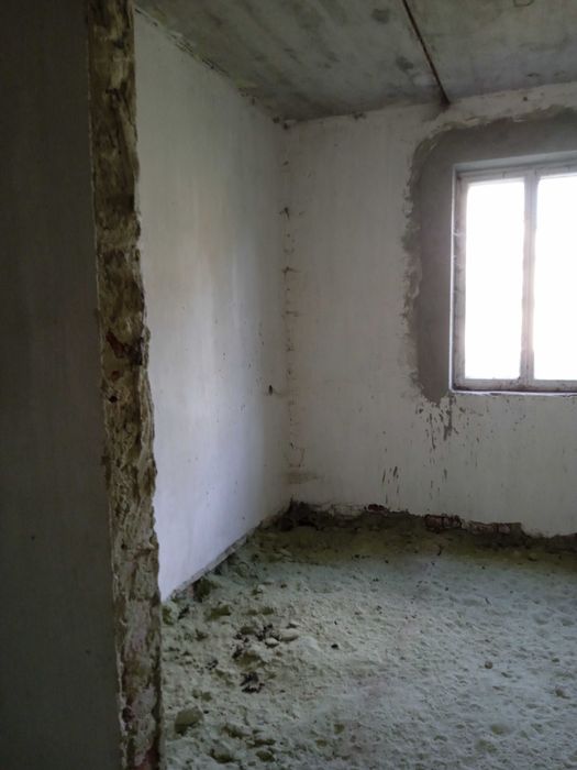 Будинок та земельна ділянка 0,5 га в дуже гарному місці близько Львова