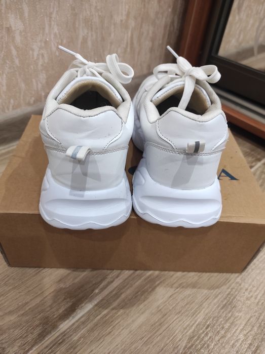 Кросівки, мокасіни р.36- 36,5