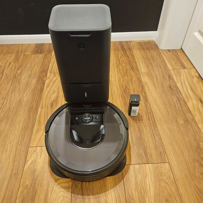 Odkurzacz iRobot Roomba I7 ze stacją dokującą i czujnikiem na schody