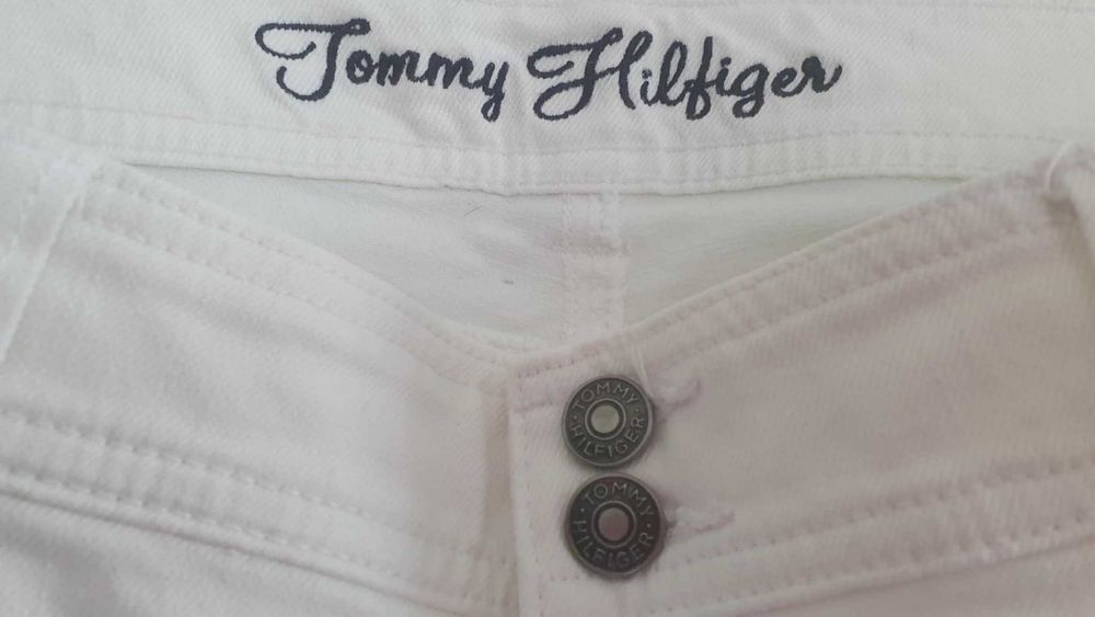 TOMMY HILFIGER szorty, spodenki białe, rozm 8 (40/42)