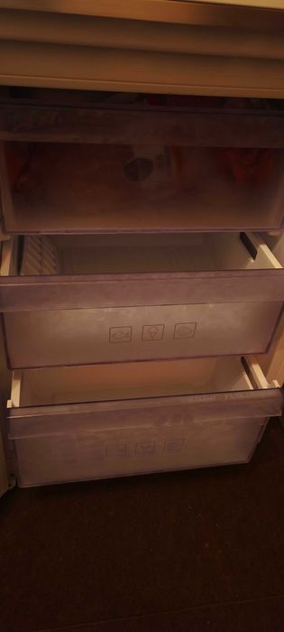 Lodówka BEKO RCSA240K20W