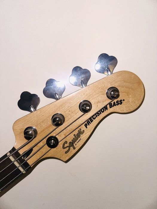 Baixo Fender Squier Precision Bass + Amp Fender Rumble 15