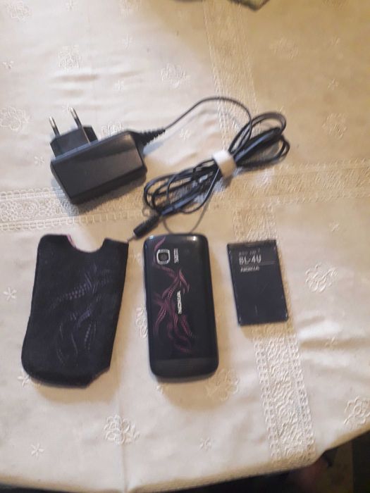 Сенсорный телефон Nokia C5-03