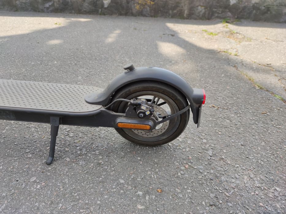 Електросамокат Xiaomi Mi Electric Scooter Essential Black