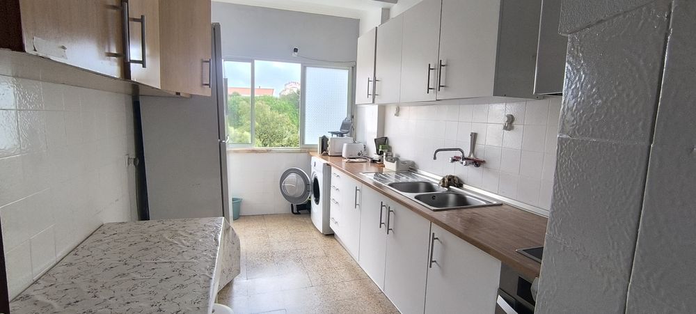 Arrenda se quarto para uma ou duas pessoas.