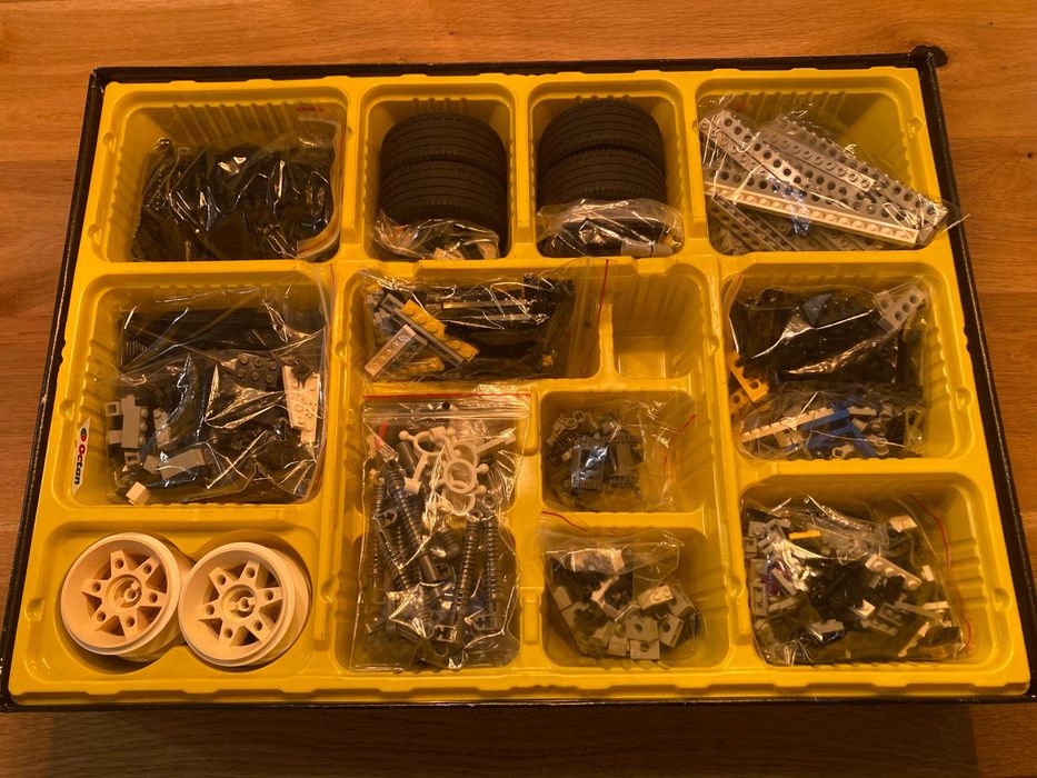 LEGO TECHNIC 8880 - Super Car - 1994 - marzenie lat 90