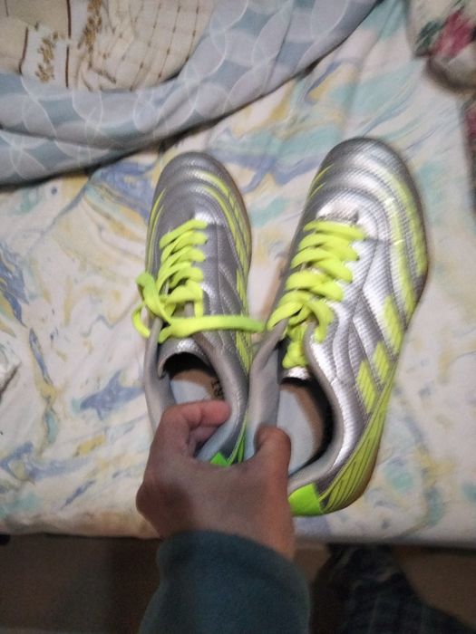 Sapatilhas de futsal urgência