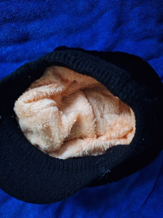 Śliczna damska czapka z daszkiem