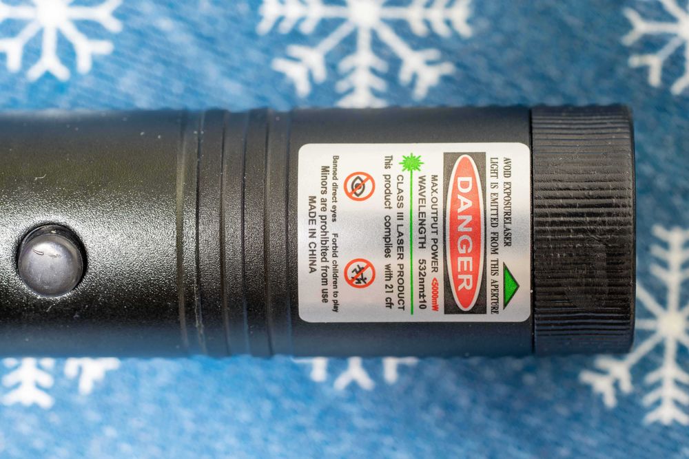 laser verde com carregamento via USB