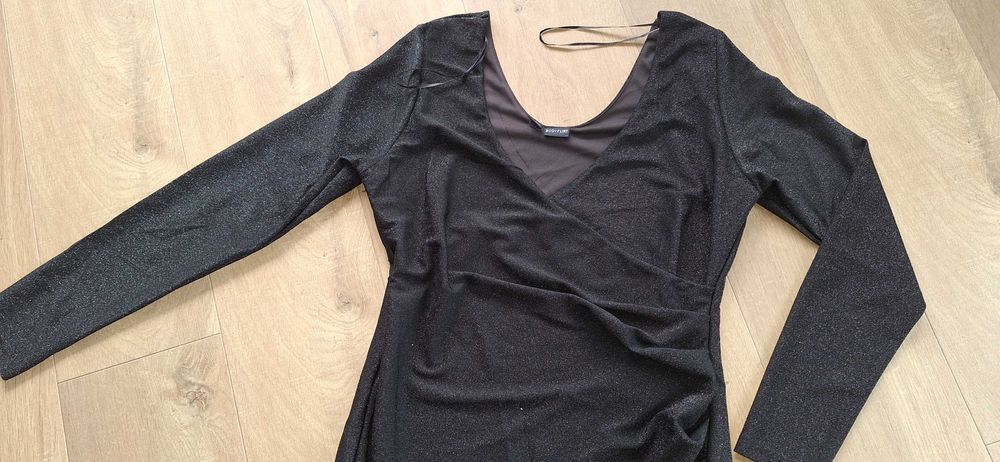 Sukienka czarna koktajlowa błyszcząca 40/42 Bodyflirt